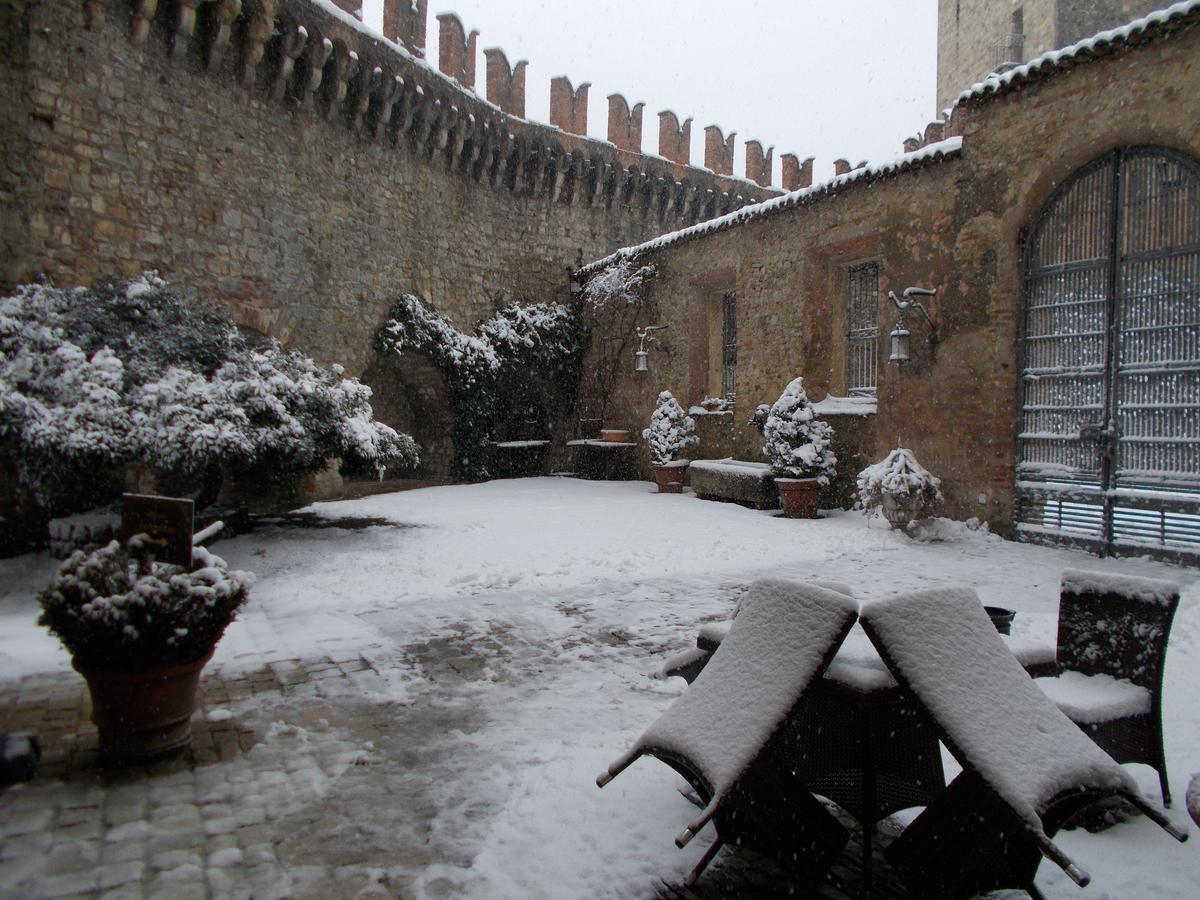 Hotel Castello Di Vigoleno Exterior foto